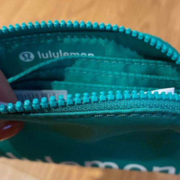 ❤️ Lululemon Clippable Card Pouch NWT - Picture 6 of 13